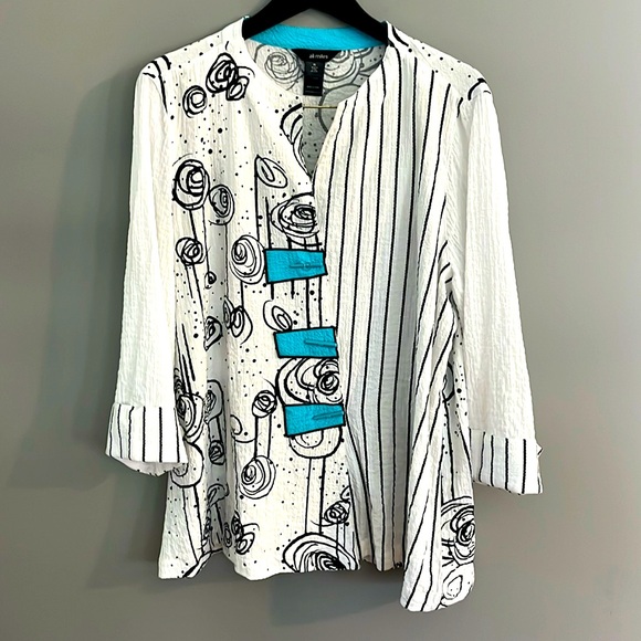 Ali Miles Jackets & Blazers - Ali Miles MOONLIGHT WHITE & BLACK SWING JACKET